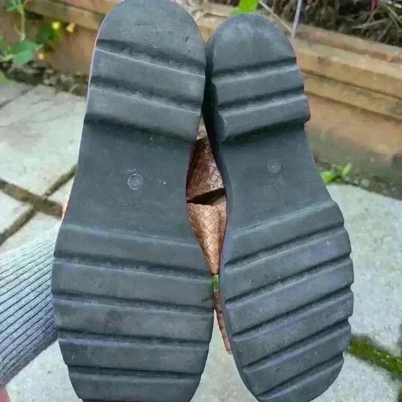 Beautiful Aquatalia brown woven leather sandals size 10 - Picture 6 of 6